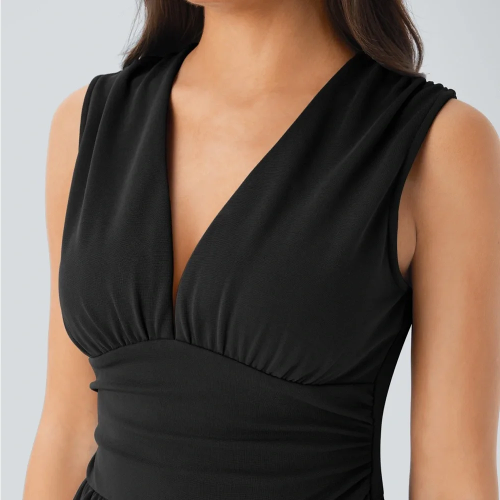 Halara Black SculptKnit V Neck Sleeveless Ruched
Pocket Jumpsuit, Easy Peezy - Picture 4 of 10